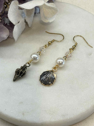 Under the Sea drop earrings - black