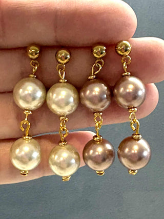 Pearly tower stud earrings - white