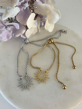 Crowing beauty charm bracelet - adjustable length
