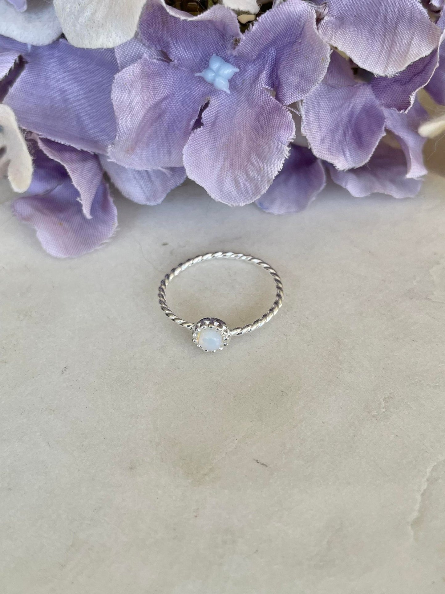 Twist me silver ring - white stone