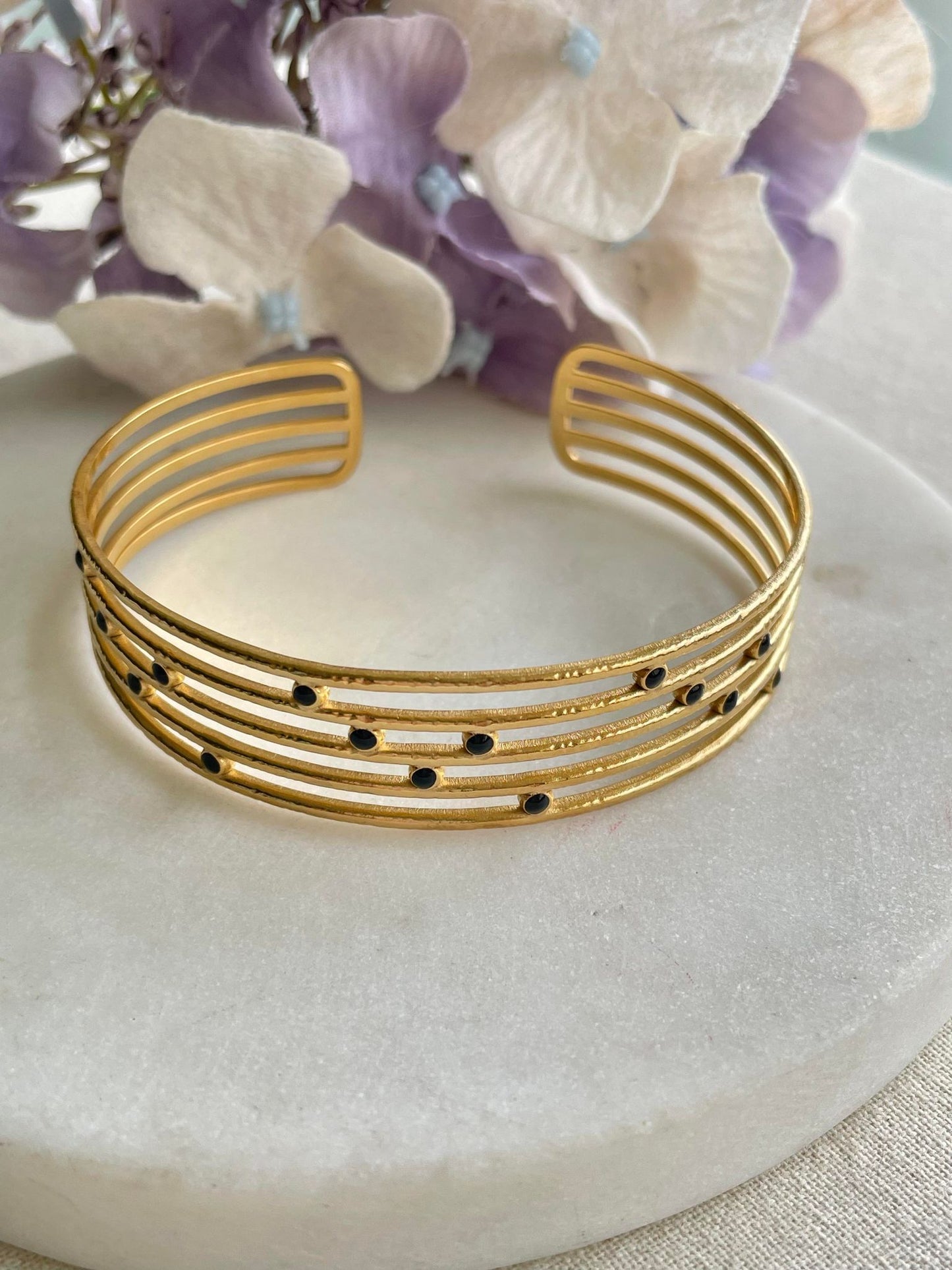 Read the dots gold bangle