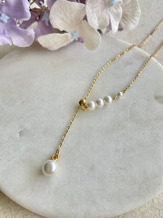 Pearl fishing gold necklace