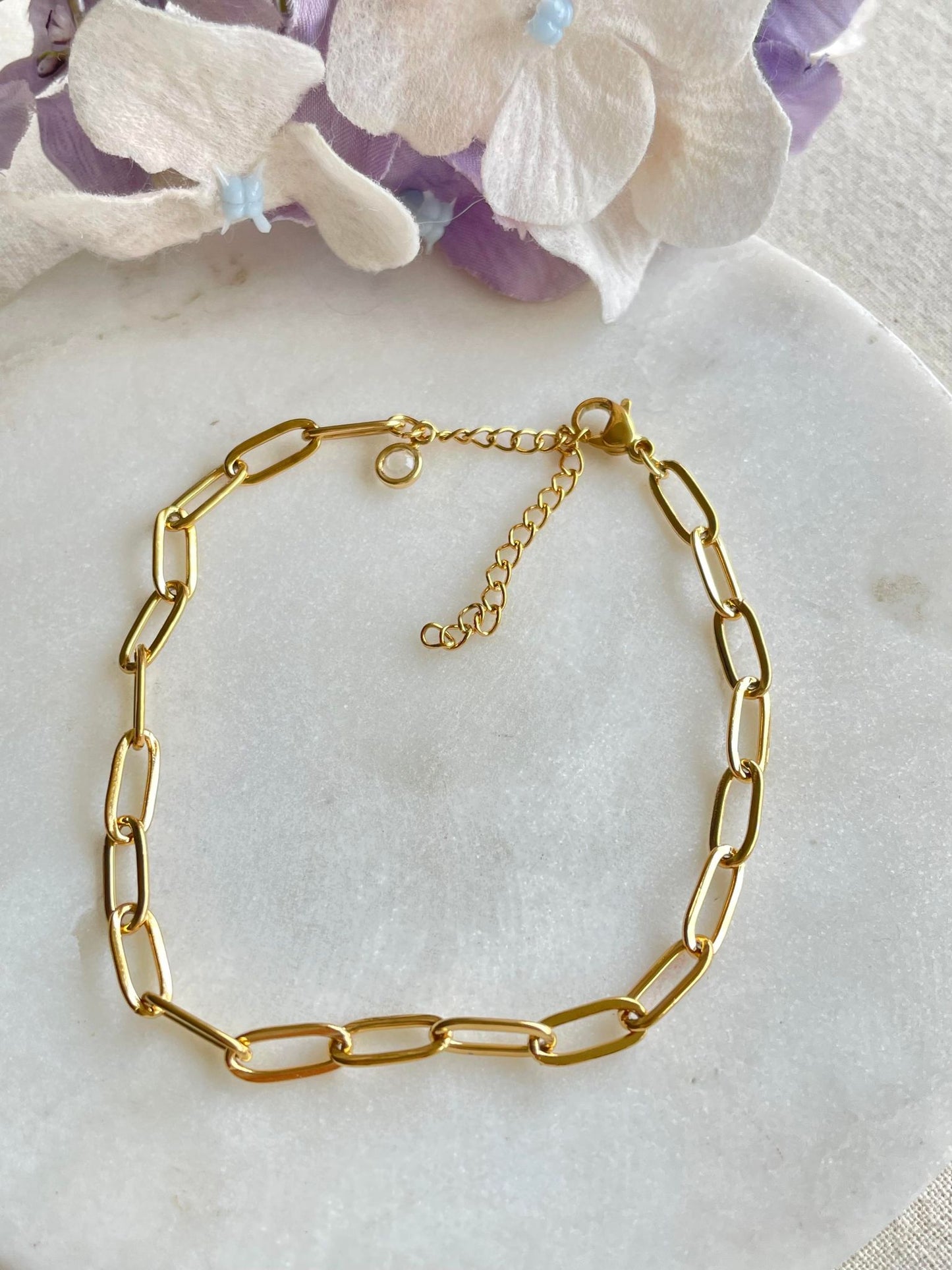 Open link gold bracelet