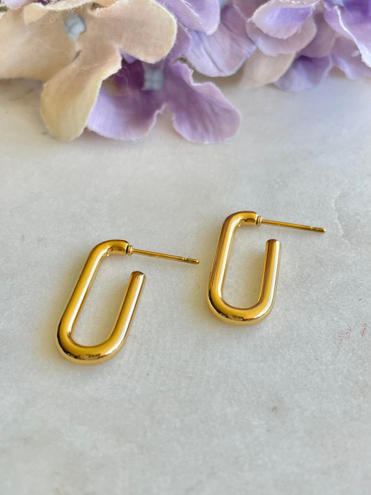 Head to the rectangle stud earrings