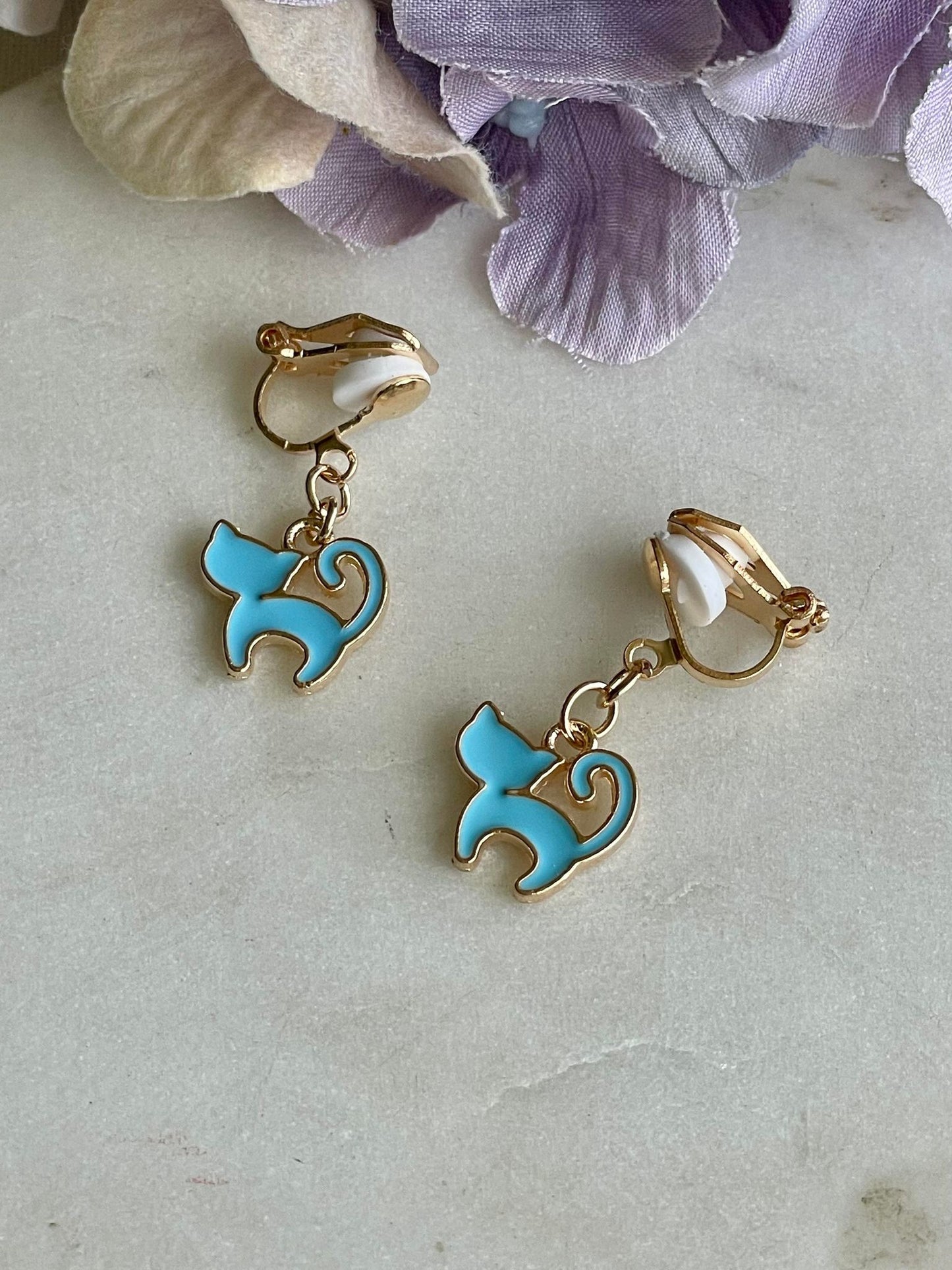 Blue cat clip-on earrings