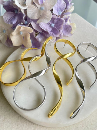 Around the twist earrings