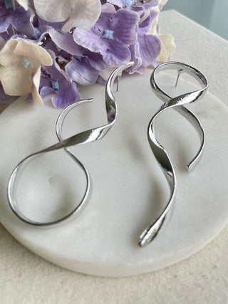 Around the twist earrings