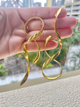 Around the twist earrings