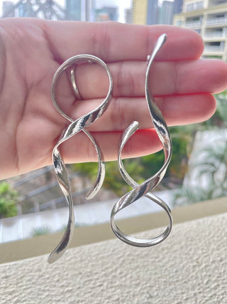 Around the twist earrings
