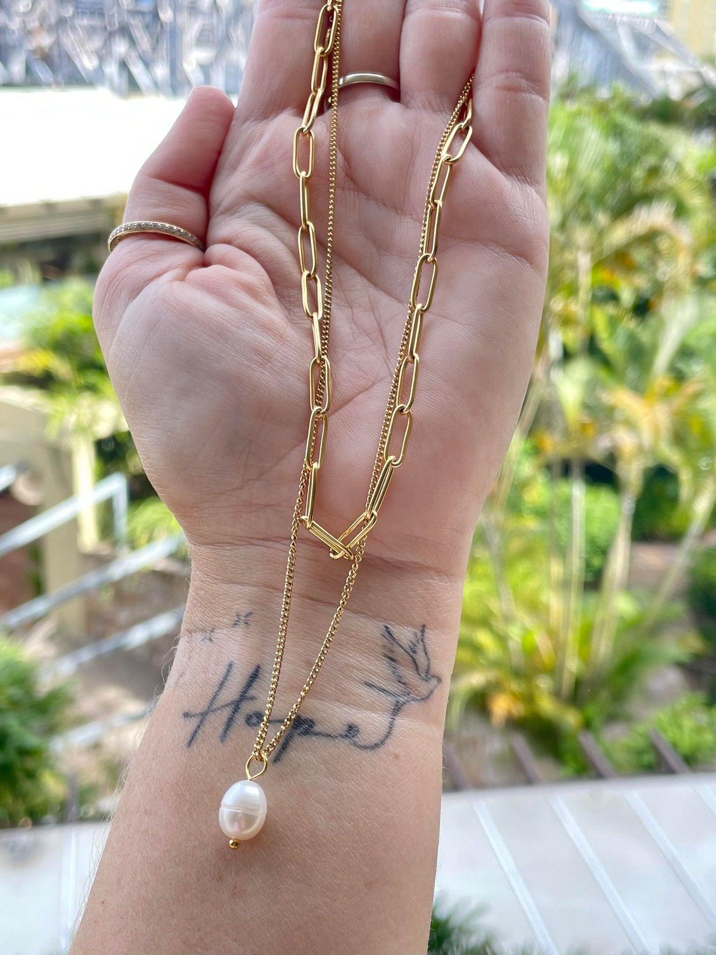 All knotted up with a pearl - gold