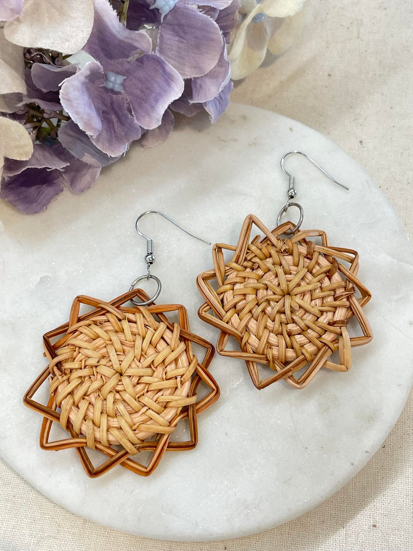 Rattan lattice star earrings