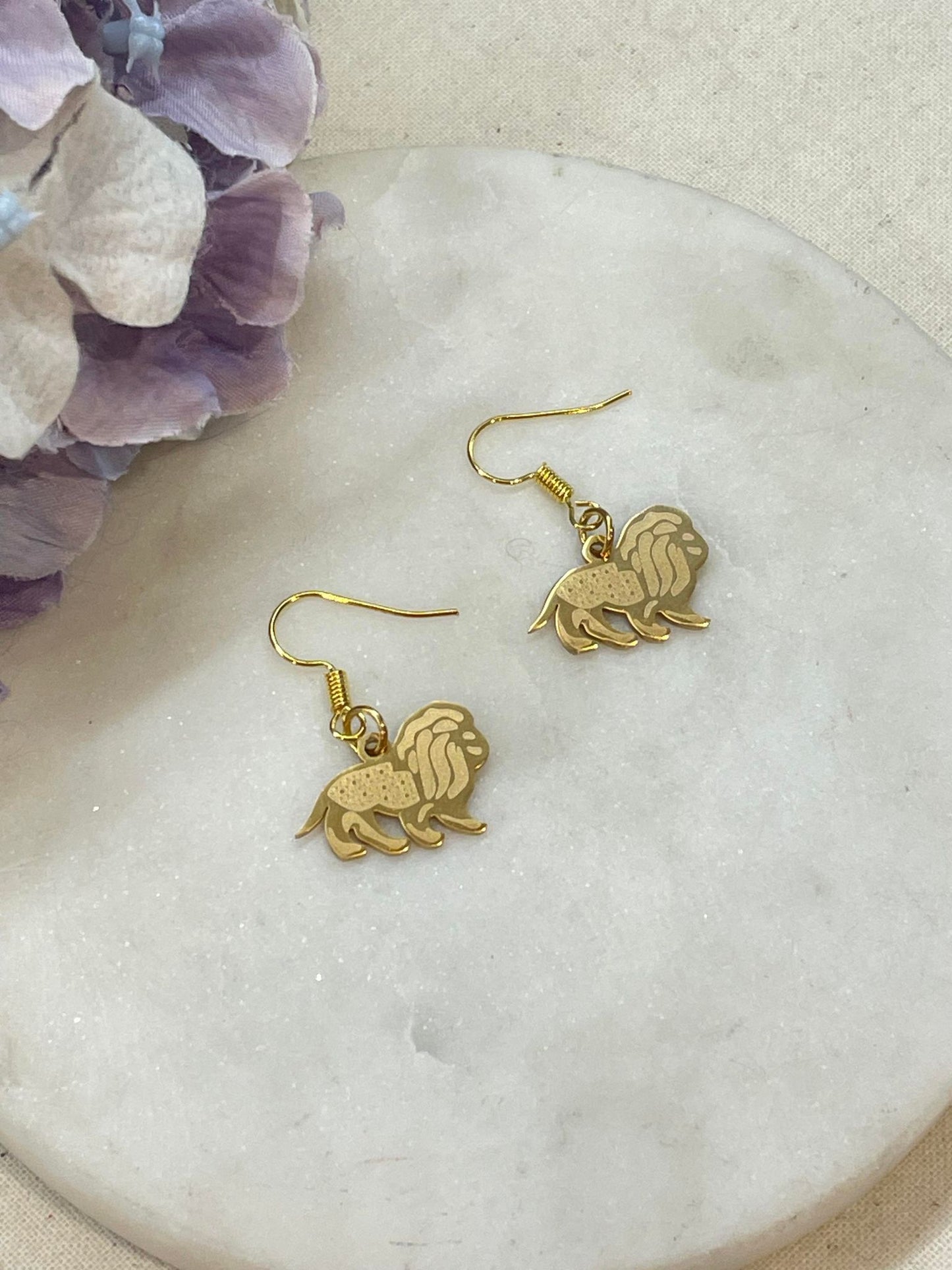 Roar - gold Lion earrings