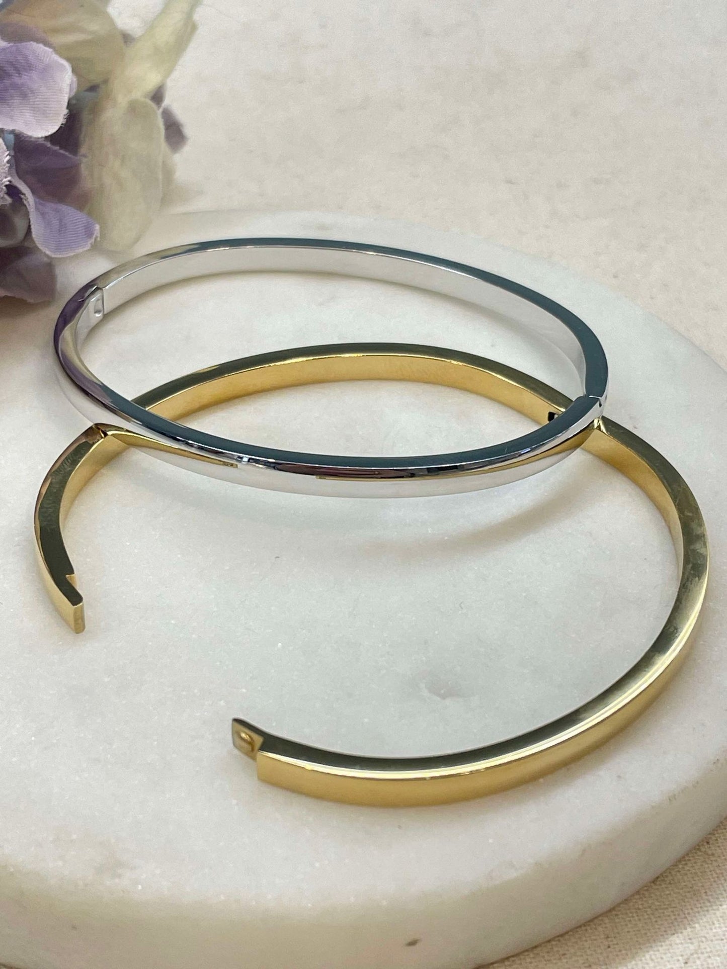 Solid bangle - gold