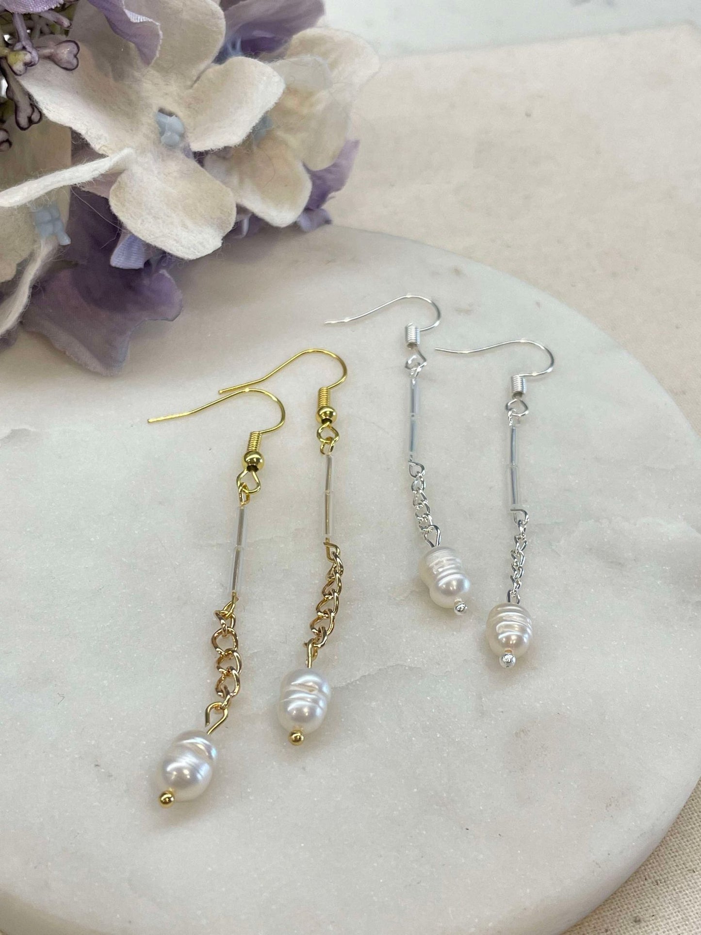 Chained to the pearl earrings - gold