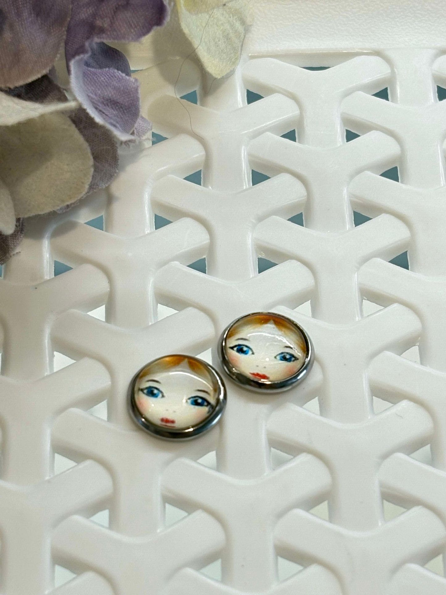 Doll face cabochon stud - various faces available