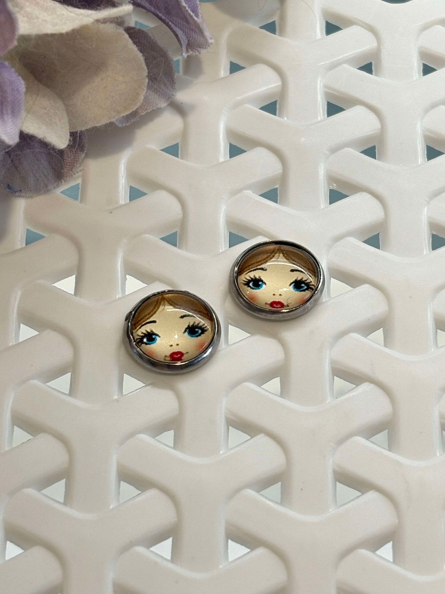 Doll face cabochon stud - various faces available