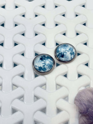 Spaced out - stud earrings