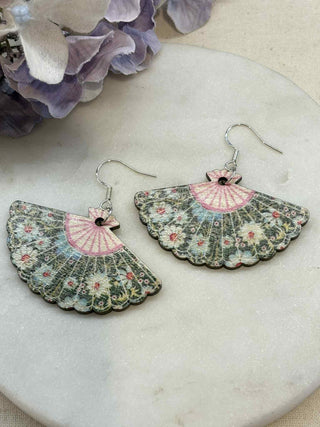 Sweet fan hook earrings