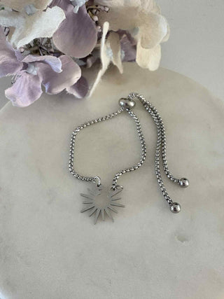 Crowing beauty charm bracelet - adjustable length