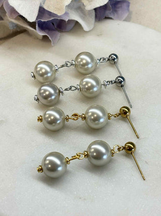 Pearly tower stud earrings - white