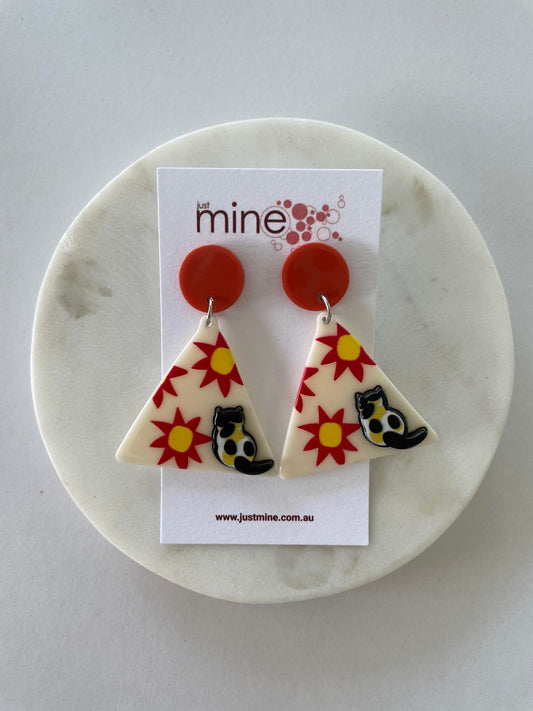 Staring at the sun cat earrings