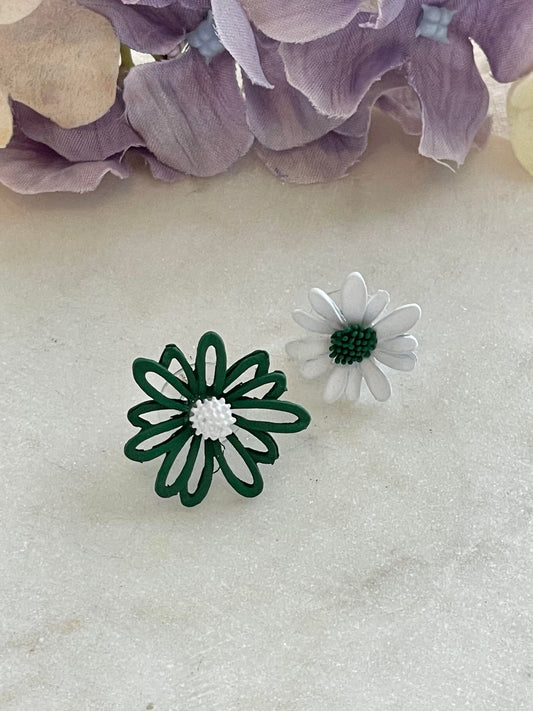 Green and white mis-matched daisy stud earrings
