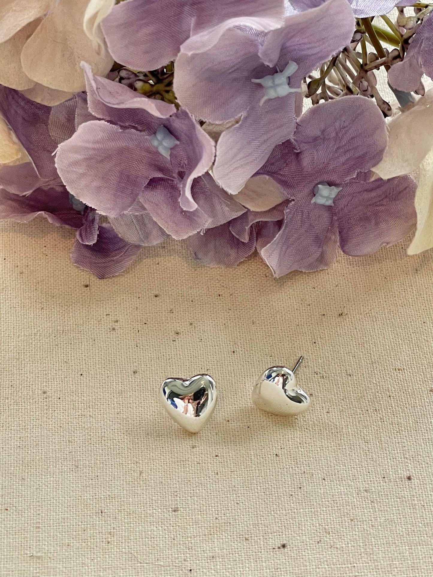 Silver heart stud