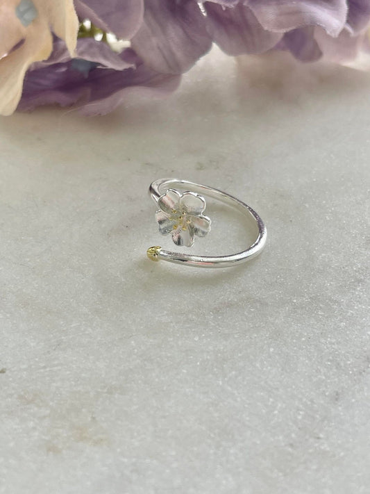 Silver single flower ring